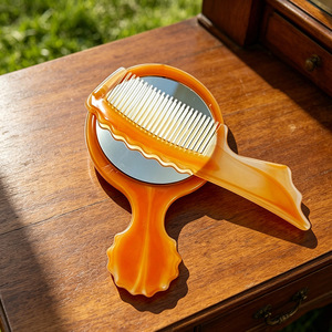 Set de Maquillaje Portátil con Peine y Espejo, Set de Dos Piezas, Pequeño Peine de Plástico y Espejo de Maquillaje - Product Image 3