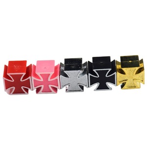 Bouchons de valve croisés pour voiture Or Argent Noir Rouge Rose Personnalisables Pièces automobiles OEM - Product Image 1
