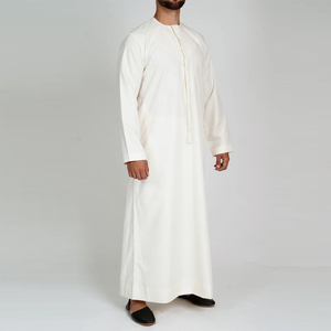 Vente directe usine – Thobes décontractés pour hommes de qualité supérieure, col rond, manches longues, brodés, longueur ras du sol, en polyester léger - Product Image 5