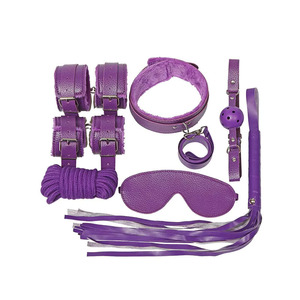 LIVRAISON GRATUITE BDSM 4 ensembles (7 pièces) Kit de bondage érotique pour adultes Harnais en cuir Menottes Bandeau pour les yeux Collier Fouet Jouets sexuels - Product Image 4