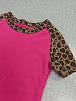 Ensemble 2 pièces imprimé léopard pour femme : haut à manches courtes et short pliable, en coton, coupe ajustée, idéal pour l'été et le quotidien, personnalisable avec logo