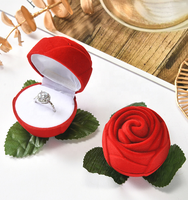 Boîte à bijoux en velours rose romantique pour la Saint-Valentin, mariage, fiançailles, demande en mariage, avec couvercle rabattable