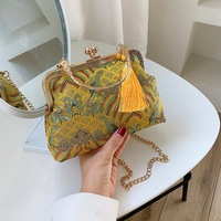 Sac à main en coquille brodé de style chinois avec motif floral, sac à bandoulière vintage pour femme, idéal pour les tenues Cheongsam et Hanfu