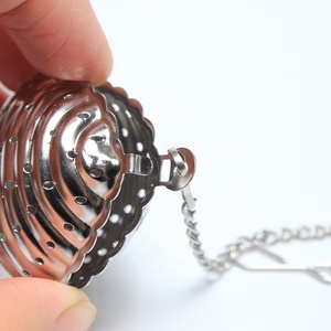 Modern and Simple Eco-friendly Conch-shaped Tea Brewer with 304 Stainless Steel Chain Tea Strainer with Lid and Portable - Product Image 4