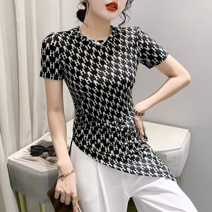 Camiseta de <span class=keywords><strong>manga</strong></span> corta con estampado de letras, nueva moda de verano 2026, dobladillo irregular, top versátil y adelgazante. - Product Image 1