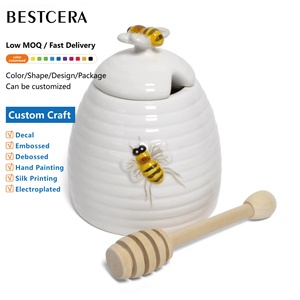 BESTCERA Barattolo per Miele in Porcellana Nordica, Vaso per Spezie con Ape 3D in Ceramica, Contenitore per Miele con Coperchio - Product Image 1