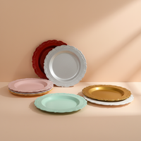 Assiettes jetables en plastique à bord festonné pour réception de mariage élégante, service de restauration et traiteur