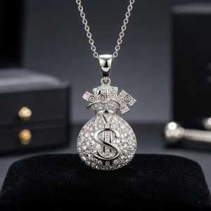 Pendentif en diamant Moissanite VVS de qualité supérieure pour homme, collier de luxe serti de pierres, accessoire de bijouterie Hip Hop, disponible à la vente - Product Image 3