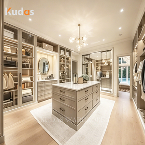 <span class=keywords><strong>Dressing</strong></span> sur mesure de luxe, armoire intégrée moderne et classique avec îlot central en marbre et éclairage LED pour chambre de villa - Product Image 1