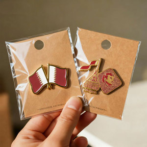 Insignias de Aleación de Zinc Metálicas Grabadas Personalizadas de Fábrica, Diseños de Letras con Esmalte Suave, Calcomanías para Teléfono - Product Image 6