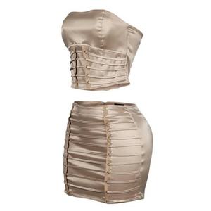 Ensemble deux pièces sexy d'été sur mesure OEM, combinaison moulante en satin sans bretelles pour femmes - Product Image 4