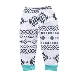 Ensemble de vêtements pour enfants en tricot d'automne en gros : pantalon et bonnet pour bébé et tout-petit - Product Image 3