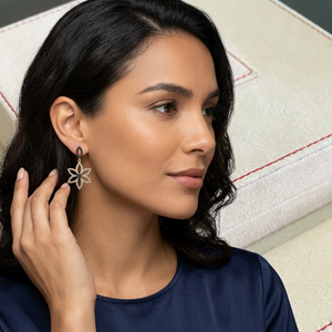 Pendientes colgantes de plata de ley 925 con diseño de flor de diamante redondo de 1.91 quilates, engaste de garra, para uso diario de mujer, joyería de moda - Product Image 2