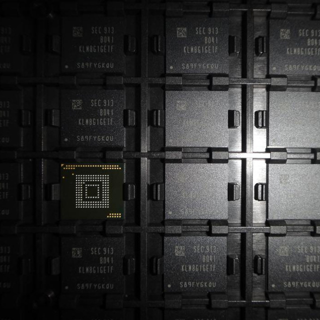 DDR5 K4RAH046VB-BCQK 16GB Memory Module