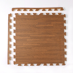 Alfombra de juego para bebés unisex de 60x60cm, diseño de rompecabezas, material EVA con patrón de grano de madera engrosado, diseño empalmado, venta al por mayor - Product Image 3