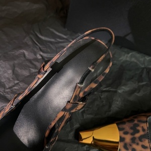 Sandalias de Tacón Bajo de 9 cm con Estampado de Leopardo de Moda 2025, con Logotipo Personalizado, para Mujer, Punta Puntiaguda, Cuero Brillante, Zapatos de Noche, Pedidos al por Mayor - Product Image 3