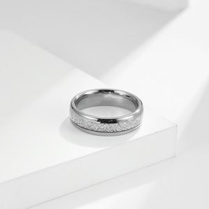 แหวนทังสเตนสตีลฝังด้วยไอซ์ซิลค์ ขนาด 4 มม. 6 มม. 8 มม. แหวนคู่รักสำหรับงานหมั้นและงานแต่งงาน - Product Image 4