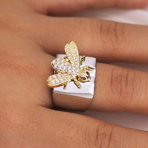 Anello Bicolore con Cristalli a Forma di Ape per Donne, Accessorio Quotidiano alla Moda in Stile Animale - Product Image 4