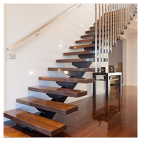 Rampe d'escalier droite Prima avec verre dépoli translucide pour la protection de l'intimité et la diffusion de la lumière pour escaliers de maisons modernes