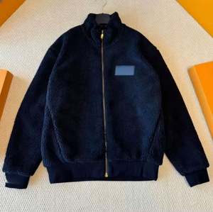 แจ็คเก็ตบอมเบอร์คุณภาพสูงสำหรับผู้ชายและผู้หญิง ฤดูใบไม้ร่วงและฤดูหนาว อุ่น หนา คอปกกลม แบบทางการ เคลือบลายพราง - Product Image 1