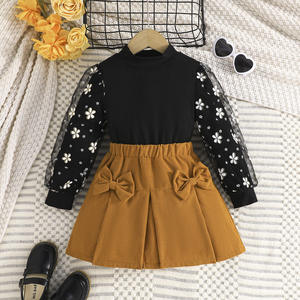 Produttore di abbigliamento ragazza maglia maglia manica a bolle abbinato a <span class=keywords><strong>pantaloncini</strong></span> con fiocco elegante set due pezzi - Product Image 2