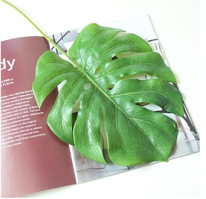 Grandi foglie di palma artificiali in PVC verde tropicale con foglia di Monstera verde - Product Image 1