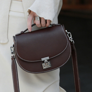 Sac à main bandoulière en cuir véritable pour <span class=keywords><strong>femme</strong></span>, petit format, nouveau, vente en gros, style simple et <span class=keywords><strong>tendance</strong></span>, en cuir de vachette de haute qualité - Product Image 1