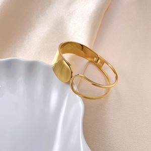 Bracelet jonc ouvert tendance large bande bracelet en acier inoxydable plaqué <span class=keywords><strong>or</strong></span> <span class=keywords><strong>18</strong></span> <span class=keywords><strong>carats</strong></span> <span class=keywords><strong>manchette</strong></span> dames - Product Image 5