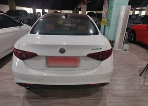 Guazi pas cher <span class=keywords><strong>prix</strong></span> Alfa Romeo <span class=keywords><strong>Giulia</strong></span> essence 2.0 <span class=keywords><strong>voiture</strong></span> d'occasion RWD 5 sièges - Product Image 4