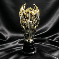 Trophée en métal chromé avec logo TR en strass et cristal doré, coupe de récompense avec ailes de laurier pour cérémonie d'entreprise, personnalisable, vente en gros VIP