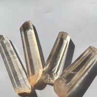 Vente en gros de minéraux rugueux, spécimen de graine de lémurier, naturel, blanc, clair, quartz, cristal brut, points pour la guérison