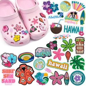 Conjuntos de <span class=keywords><strong>charms</strong></span> para zapatos de coche con hojas de flores coloridas personalizadas serie Hawaiana de PVC MOQ bajo a la moda nueva al por mayor - Product Image 1