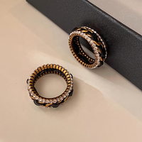 2024 nouvelle chaîne en laiton Antique en cuir noir armure bague en diamant pour les femmes usine de bijoux personnalisée