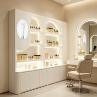 Vitrine de présentation murale LED écologique et durable pour cosmétiques, avec étagères creuses cintrées pour soins de la peau et parfums