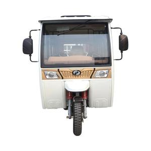 Vente de motos : Moto à essence avec carrosserie fermée pour le transport de passagers - Product Image 4