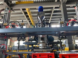 Machine de soufflage par extrusion pour la production de petits bidons en <span class=keywords><strong>plastique</strong></span> HDPE de 5 <span class=keywords><strong>litres</strong></span> - Product Image 2