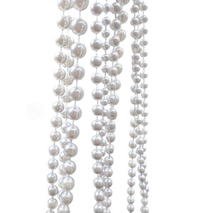Chaîne de perles rouges vives en résine plastique pour décoration de mariage, tendances individuelles Printemps 2025 - Product Image 3