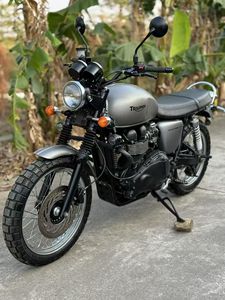 Utilisé pour la <span class=keywords><strong>Triumph</strong></span> T900 de 2013. Moto de rue super puissante et de haute qualité - Product Image 1