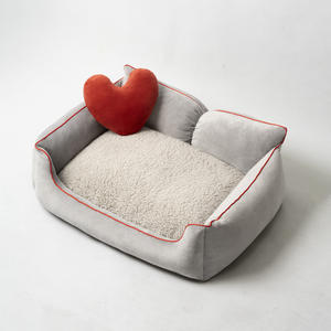 Sofá cama de felpa de lujo para perros con almohada de corazón, cojín lavable suave y acogedor para perros y gatos pequeños y medianos - Product Image 6