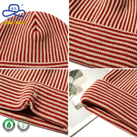Bonnet tricoté en coton premium côtelé rayé rouge et beige avec revers pour activités hivernales en extérieur unisexe – Vente en gros directe usine