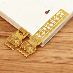 ที่คั่นหนังสือโลหะแบบกำหนดเองขายส่ง ดีไซน์สร้างสรรค์  แบบเจาะลายเคลือบทอง เคลือบเงิน พร้อมพู่ห้อย สำหรับโรงเรียน - Product Image 4