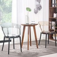 Chaise de salle à manger transparente avec accoudoir en plastique PP ambre clair à prix d'usine moderne