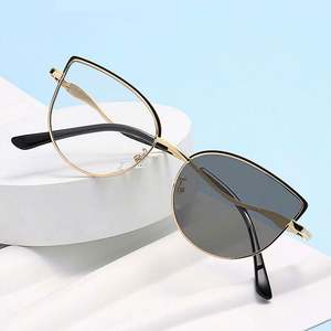 Gafas de Computadora de Aleación Retro para Mujer, Modelo 2025, Montura Metálica con Diseño de Ojo de Gato, Anti Luz Azul, Fotocromáticas - Product Image 1