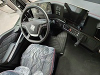 Vehículo de Transporte de Mercancías Peligrosas Líquidas, Tipo Caja, HOWO 4*2, 6 Ruedas, Fabricado en China