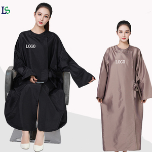 Kimono de Peluquería de Poliéster Impermeable con Logotipo Personalizado de Lujo <span class=keywords><strong>para</strong></span> Salón de Belleza, Barbería, Spa y Corte de Cabello - Product Image 1
