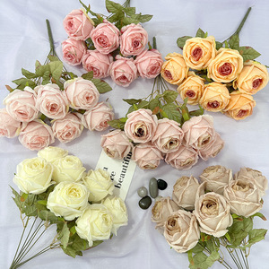 ดอกกุหลาบประดิษฐ์ 7 หัว ยี่ห้อ Queyiyi ทำจากผ้าไหม ขอบสีไหม้ ใช้สำหรับตกแต่งงานแต่งงาน ช่อดอกไม้เจ้าสาว และตกแต่งบ้าน - Product Image 2