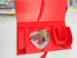 Caja <span class=keywords><strong>de</strong></span> Regalo <span class=keywords><strong>de</strong></span> Papel <span class=keywords><strong>de</strong></span> Alta Gama con Cierre Magnético en Forma <span class=keywords><strong>de</strong></span> <span class=keywords><strong>Libro</strong></span> para Ropa, Cosméticos, Joyería, Perfume, Botellas, con Recubrimiento UV y Grabado en Relieve - Product Image 2