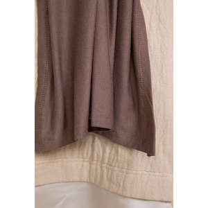 Bufanda de Algodón Color Visón Oscuro, Larga y Lisa, Accesorio de Moda para Mujer - Product Image 1