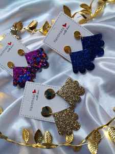 Boucles d'oreilles en résine légères, design artisanal élégant, parfaites pour la mode quotidienne et les occasions spéciales - Product Image 3