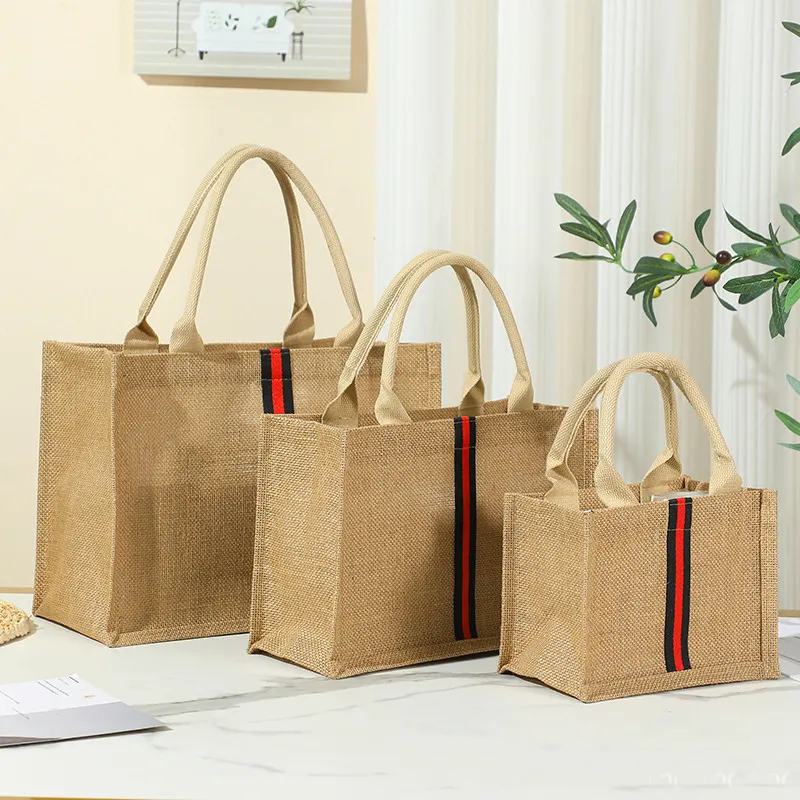 Sacolas de juta naturais ecológicas com impressão de logotipo personalizado de designer, sacolas para presente de boas-vindas de casamento com interior laminado